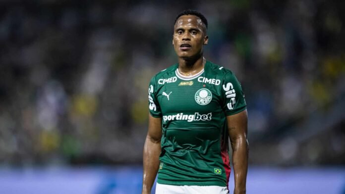 Palmeiras joga hoje? John Arias jogando pelo Palmeiras.